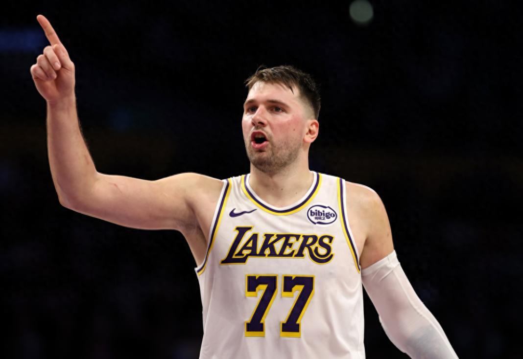 B体育首页-东契奇你太狠了，签1.6亿，还创造历史第一纪录，却被喷球队毒药