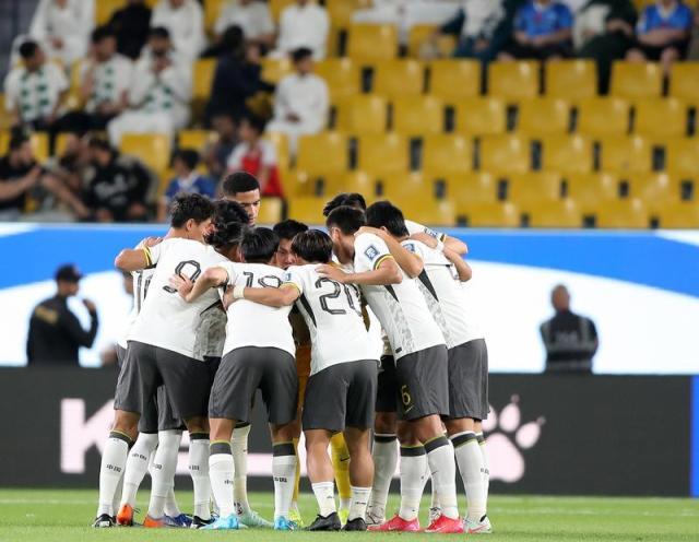 B体育官方首页-【台前幕后】深夜开赛影响国足 意外导致塞鸟无机会