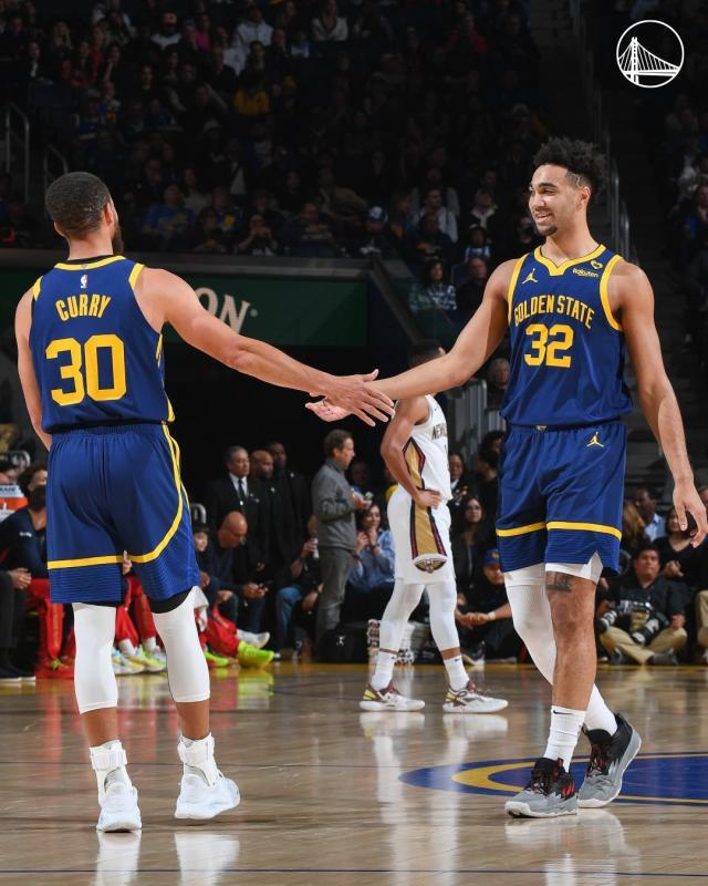 【现场】关键卡位战落败 勇士球迷一场体味赛季百态