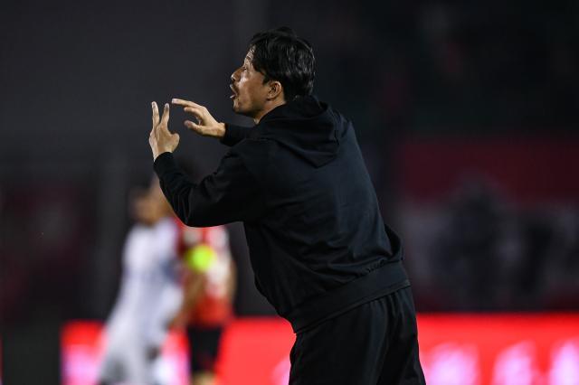 B体育中国官网-谢晖带队主场压着打遭开门黑 亚泰三度补时遭绝杀