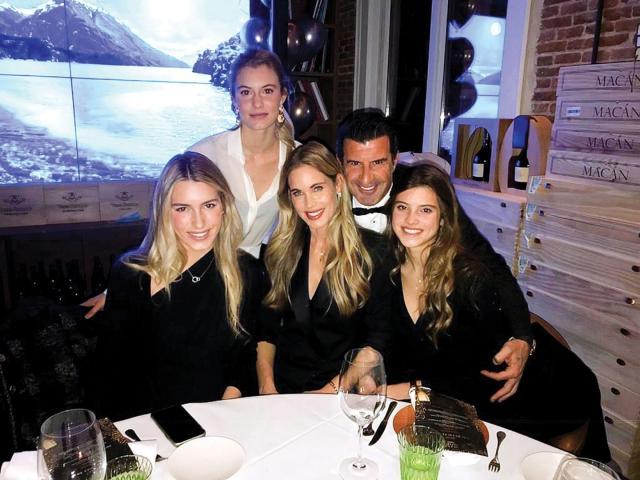 B体育赛事资讯-菲戈仨闺女美艳如花 大女儿跟西班牙国王表弟拍拖