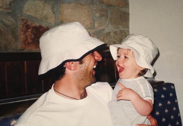 B体育赛事资讯-菲戈仨闺女美艳如花 大女儿跟西班牙国王表弟拍拖