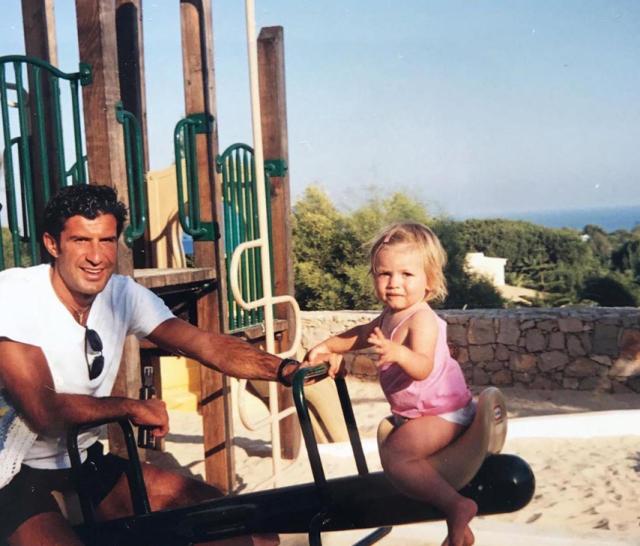 B体育赛事资讯-菲戈仨闺女美艳如花 大女儿跟西班牙国王表弟拍拖