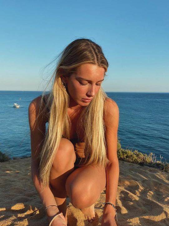 B体育赛事资讯-菲戈仨闺女美艳如花 大女儿跟西班牙国王表弟拍拖