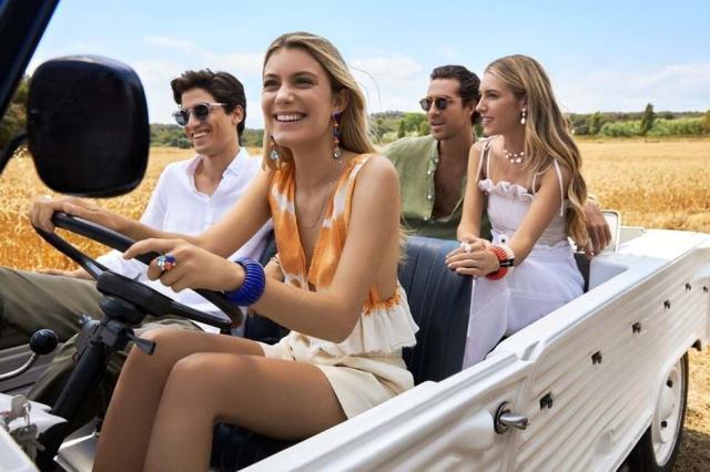 B体育赛事资讯-菲戈仨闺女美艳如花 大女儿跟西班牙国王表弟拍拖