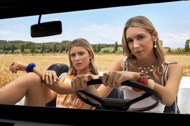 B体育赛事资讯-菲戈仨闺女美艳如花 大女儿跟西班牙国王表弟拍拖