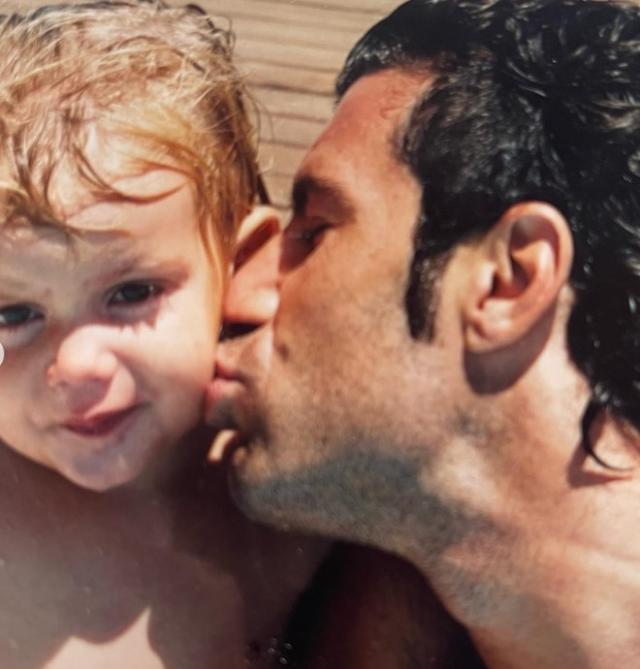 B体育赛事资讯-菲戈仨闺女美艳如花 大女儿跟西班牙国王表弟拍拖