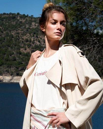 B体育赛事资讯-菲戈仨闺女美艳如花 大女儿跟西班牙国王表弟拍拖