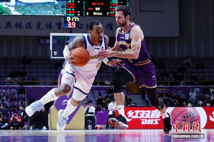 B体育首页-CBA常规赛：北京控股队负于浙江方兴渡队|浙江队|体育馆|男子篮球|职业联赛|北控男篮_新浪体育_新浪新闻