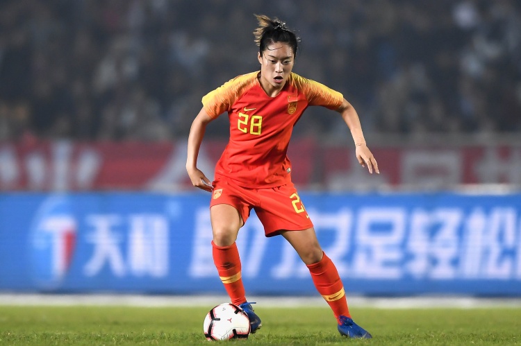 B体育体育报道-唐佳丽:第二场比赛要掌握好球权,上届亚洲杯夺冠是非常大的鼓励