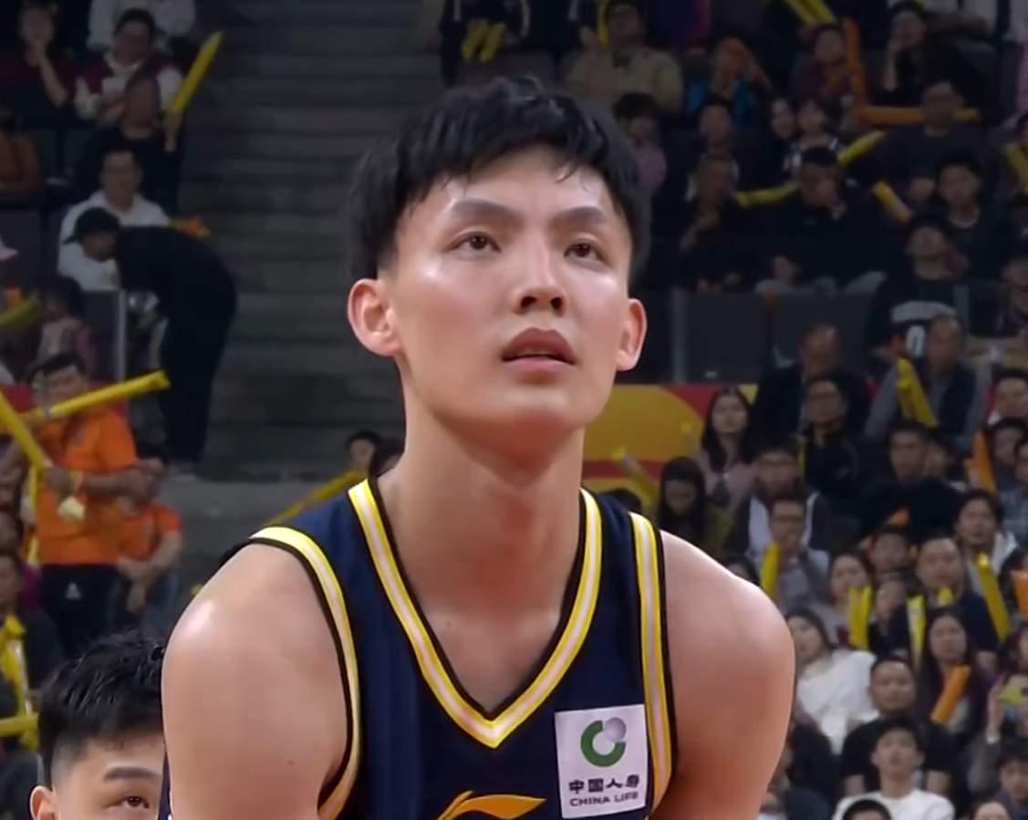 B体育首页-早上十一点!杜锋最新职位曝光,胡明轩又去医院,徐杰最新伤情