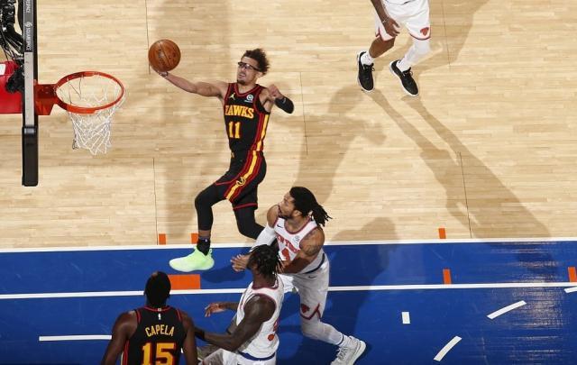 1619174987398015538.jpg B体育首页-特雷·扬脚踝扭伤至少缺席两场 老鹰或跌出东部前6