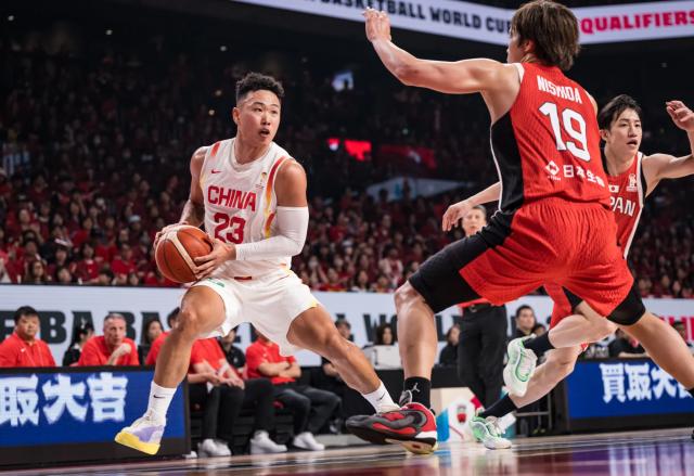 B体育中国官网-第三节25比9疯狂逆转！中国男篮客场击败日本