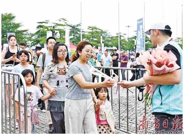B体育官方首页-粤BA赛场热血与温情交织|东莞队|东莞|篮球|观众席|常平_新浪体育_新浪新闻